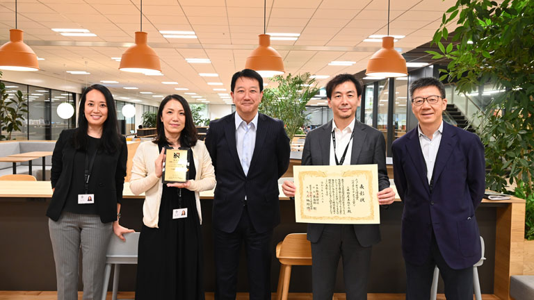 竹増代表取締役常務執行役員CHRO（中央）及びプロジェクトメンバー